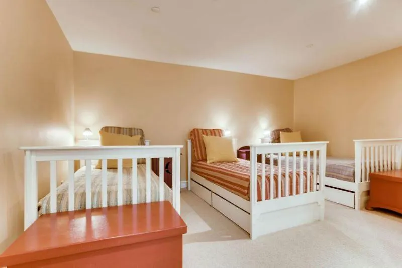 Meadows Townhome R4 By East West Hospitality Apartment