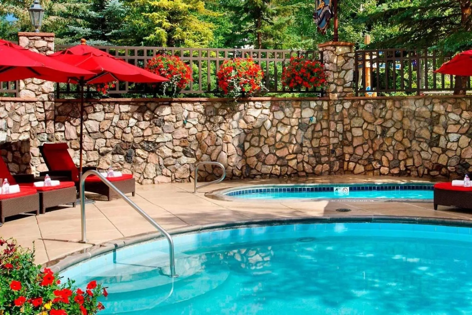 Luxury 3 Bedroom In The Heart Of Village With Heated Pool Beaver Creek