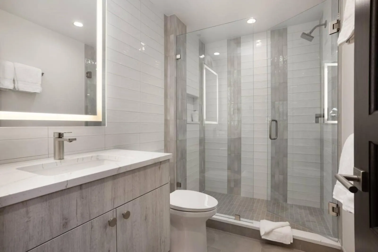 Apartment Luxury 3 Bedroom In The Heart Of Village With Heated Pool *