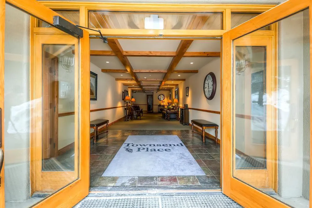 Townsend Place Деревянный коттедж