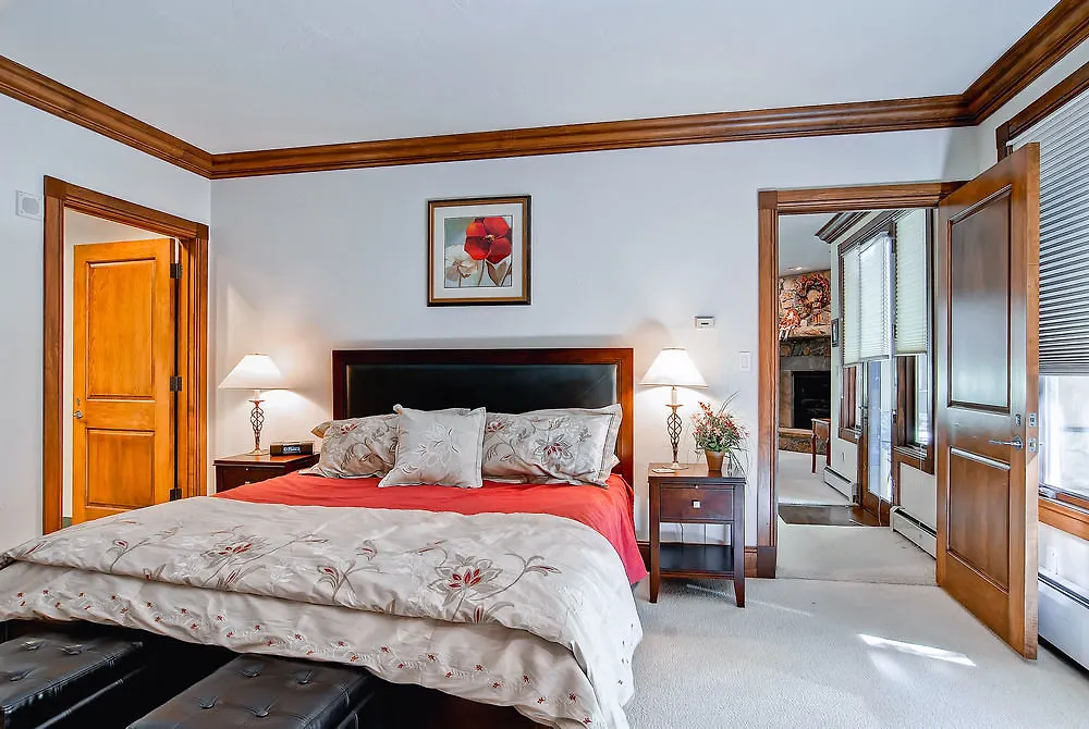 Mccoy Peak By East West Hotel 4*