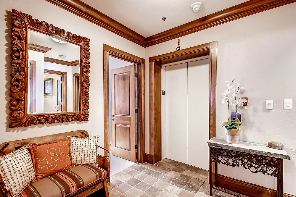 Hotel Mccoy Peak By East West 4*