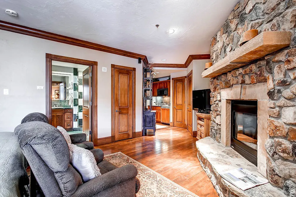 Mccoy Peak By East West 4*